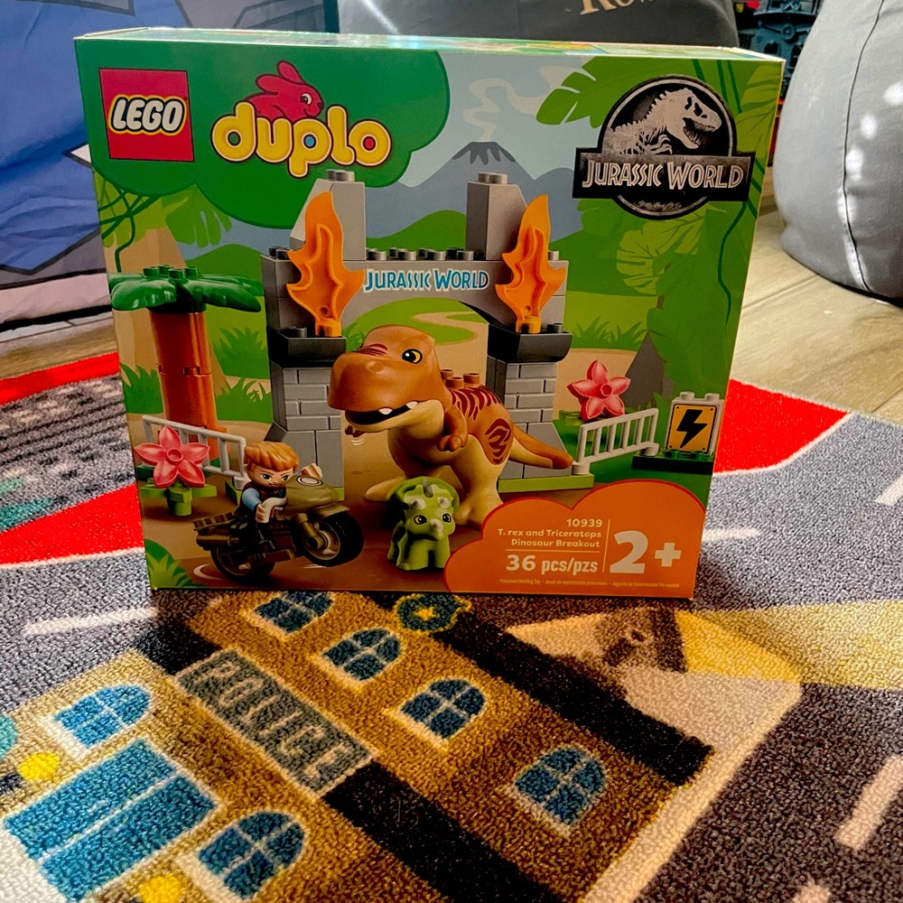 NWT Lego Duplo Jurassic works 36 piece